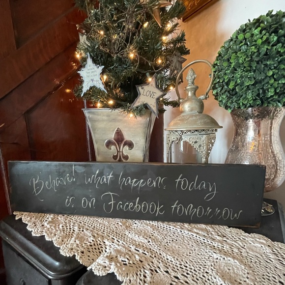 Hilarious Facebook Sign - Picture 8 of 10